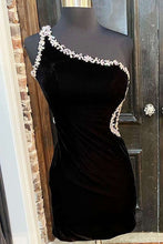 Load image into Gallery viewer, Black Homecoming Dress 2023 Short One-shoulder Velvet