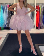 Load image into Gallery viewer, Trendy Homecoming Dress 2023 Short V Neck Tulle Tiered