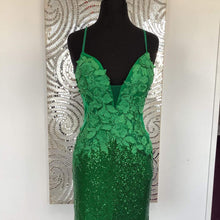 Load image into Gallery viewer, Green Homecoming Dress 2023 Short Spaghetti Straps Sequin Appliques
