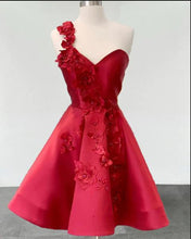 Load image into Gallery viewer, Burgundy Homecoming Dress 2023 Short One-shoulder Satin Floral