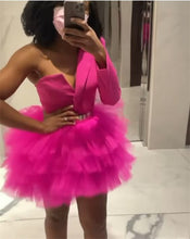 Load image into Gallery viewer, Black Women Homecoming Dress 2023 Short One-shoulder Long Tulle