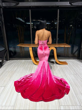 Load image into Gallery viewer, Hot Pink Black Girl Prom Dress 2024 Beaded Velvet Mermaid