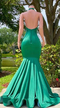 Load image into Gallery viewer, Green Black Girl Prom Dress 2024 Halter Neck Lace Appliques Satin