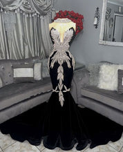 Load image into Gallery viewer, Black Girl Prom Dress 2024 Plunging Neck Velvet Beaded