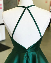 Load image into Gallery viewer, Emerald Green Homecoming Dress 2023 Short Halter Neck Satin
