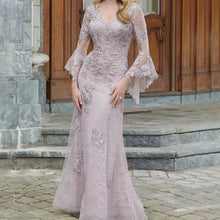 Load image into Gallery viewer, Mermaid V Neck Tulle Mother of the Bride Dresses with Lace Appliques