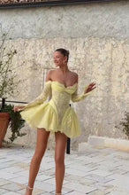 Load image into Gallery viewer, Long Sleeves Homecoming Dress 2026 Lace Appliques Mini Dress