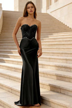 Load image into Gallery viewer, Black Mermaid Sweetheart Strapless Lace-Up-Back Floor-Length Pleated Beaded Satin Prom Dresses With Lace Applique