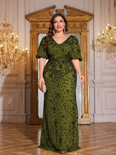Load image into Gallery viewer, Teal Mermaid Plus Size V Neck Mother of the Bride Dress with Sequins