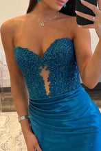 Load image into Gallery viewer, Royal Blue Satin Strapless Lace Applique Sequins Mermaid Long Prom Dresses With Slit