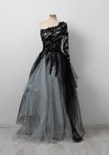 Load image into Gallery viewer, Unique Prom Dress 2023 Spliced One-shoulde Tulle Puffy