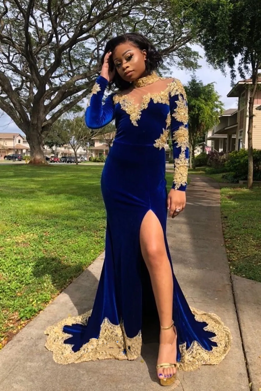 Royal Blue Velvet with Gold Appliques Prom Dress 2025 for Black Girl