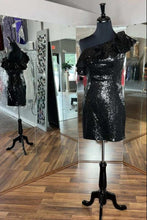 Load image into Gallery viewer, Black Homecoming Dress 2023 Short One-shoulder Sequin Ruffles
