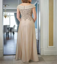 Load image into Gallery viewer, Champagne Mother of the Bride Dresses Lace Appliques Wedding Guest Dress Mermaid Satin Formal Dress
