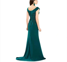 Load image into Gallery viewer, Mermaid Mother of the Bride Dresses Sequin Lace Appliques Wedding Guest Dress Off Shoulder Satin Long Formal Dress
