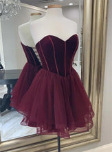 Load image into Gallery viewer, Burgundy Homecoming Dress 2023 Short Strapless Tulle Corset Back
