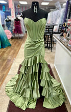 Load image into Gallery viewer, Sweetheart Satin Women's Ruffle Prom Dresses Long Mermaid Evening Dresses with Slit
