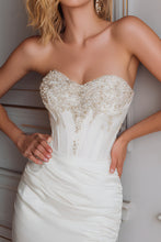 Load image into Gallery viewer, White Strapless Corset Bodycon Short Homecoming Dress with Beading

