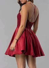 Load image into Gallery viewer, Short Homecoming Dress 2023 Halter Neck Satin with Appliques Pockets
