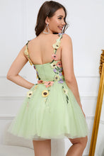 Load image into Gallery viewer, Light Green Spaghetti Straps A Line Short Homecoming Dress with 3D Appliques
