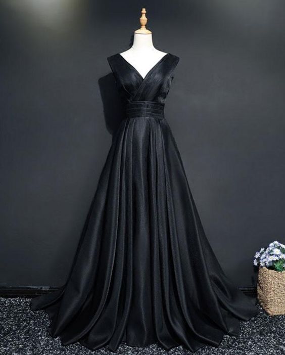 Black Prom Dress 2023 Elegant Satin Sleeveless with Pleats