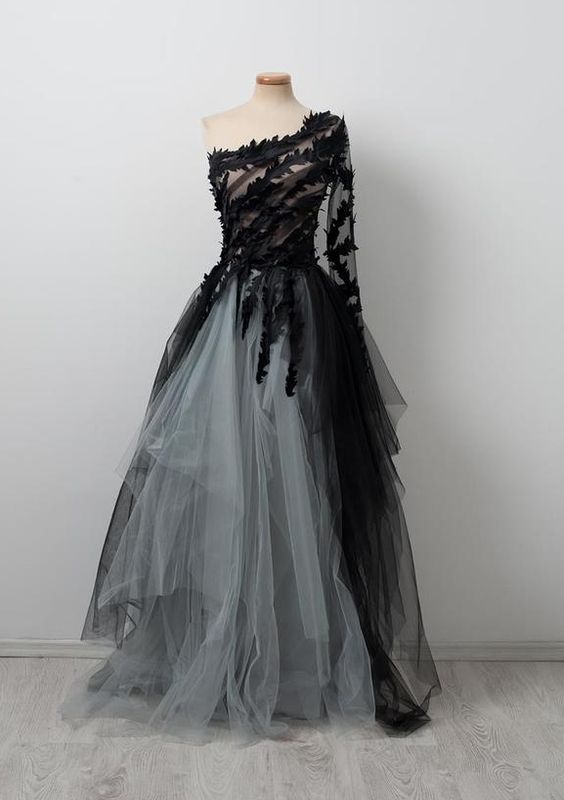 Unique Prom Dress 2023 Spliced One-shoulde Tulle Puffy